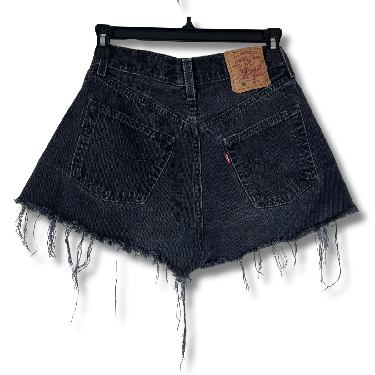 BLACK DENIM LEVI SHORTS